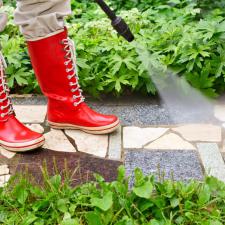 Top 3 Reasons To Hire A Pro For Your Pressure Washing